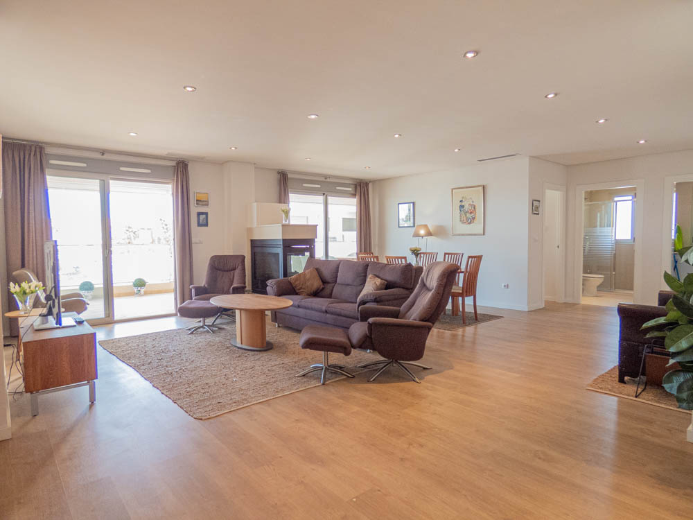 4-Bedroom Apartment in Orihuela Costa - Image 3