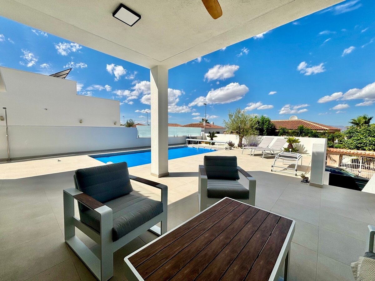 3-Bedroom Detached House in Rojales - Image 15