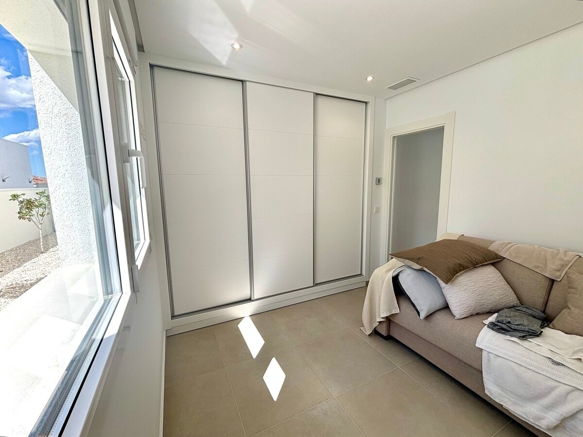 3-Bedroom Detached House in Rojales - Image 23