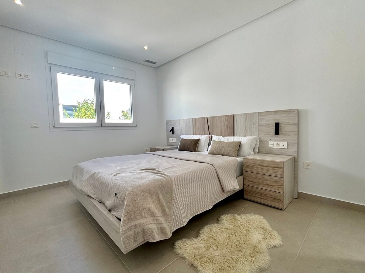 3-Bedroom Detached House in Rojales - Image 6