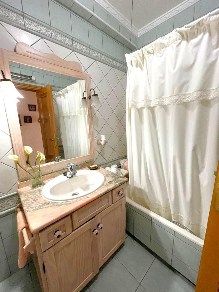 Apartment in Torrevieja - Image 46