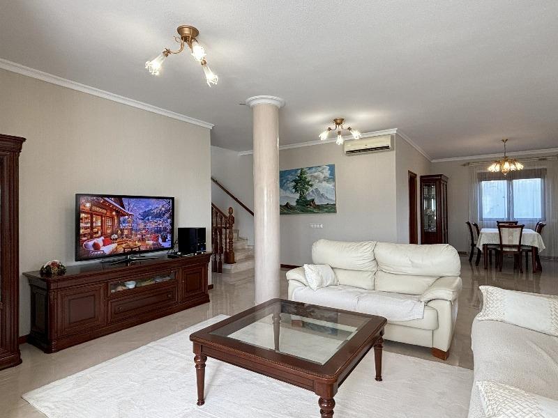 5-Bedroom Villa in Centro de la Ciudad Quesada, Rojales - Image 11