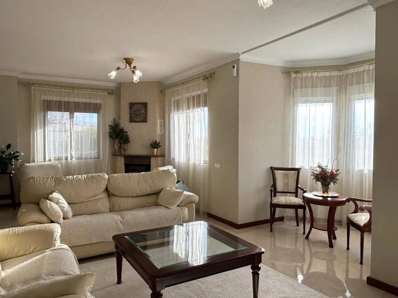 5-Bedroom Villa in Centro de la Ciudad Quesada, Rojales - Image 12