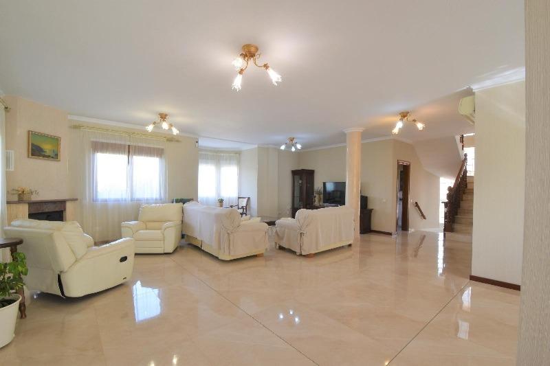 5-Bedroom Villa in Centro de la Ciudad Quesada, Rojales - Image 7