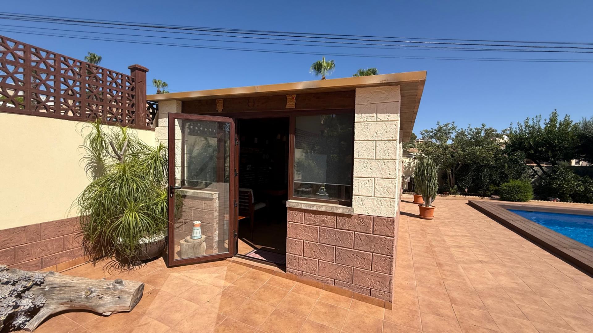 7-Bedroom Villa in Los Balcones - Los Altos del Edén, Torrevieja - Image 11