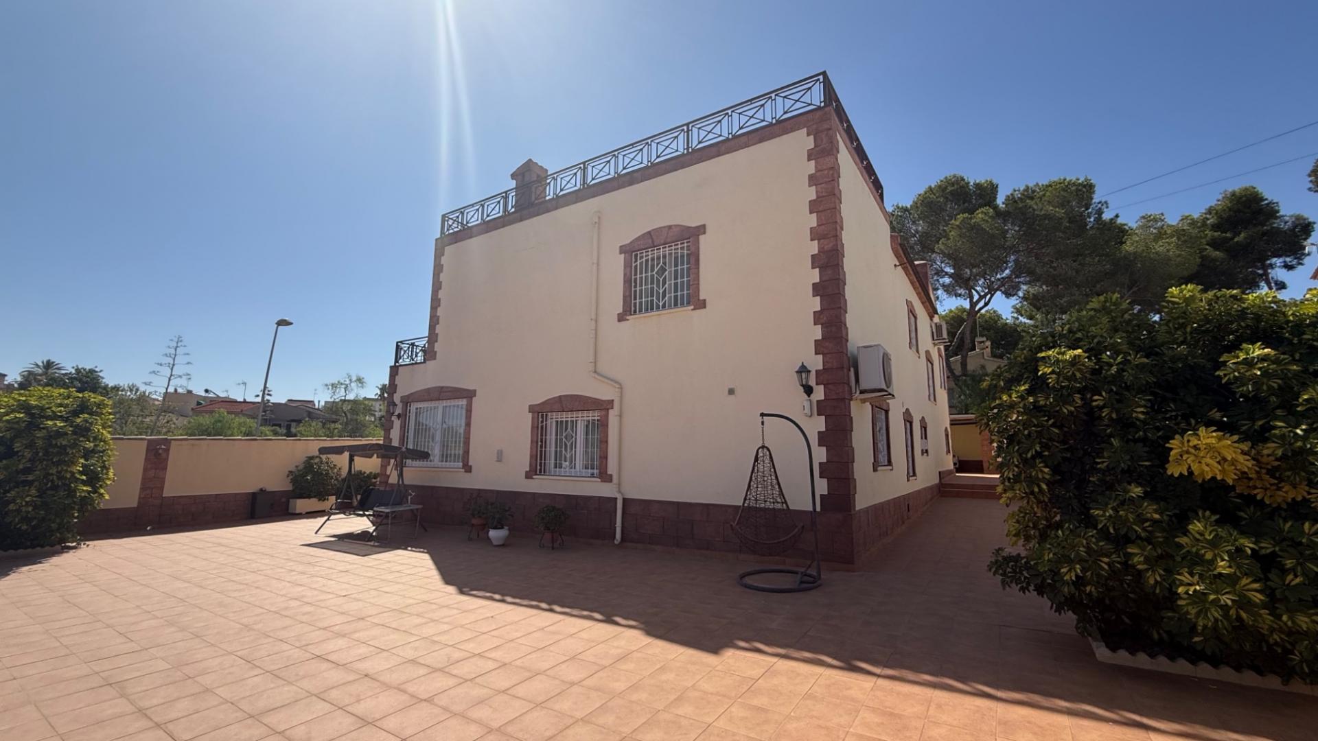 7-Bedroom Villa in Los Balcones - Los Altos del Edén, Torrevieja - Image 15