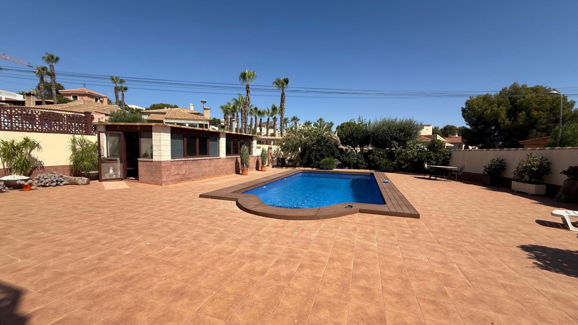 7-Bedroom Villa in Los Balcones - Los Altos del Edén, Torrevieja - Image 2
