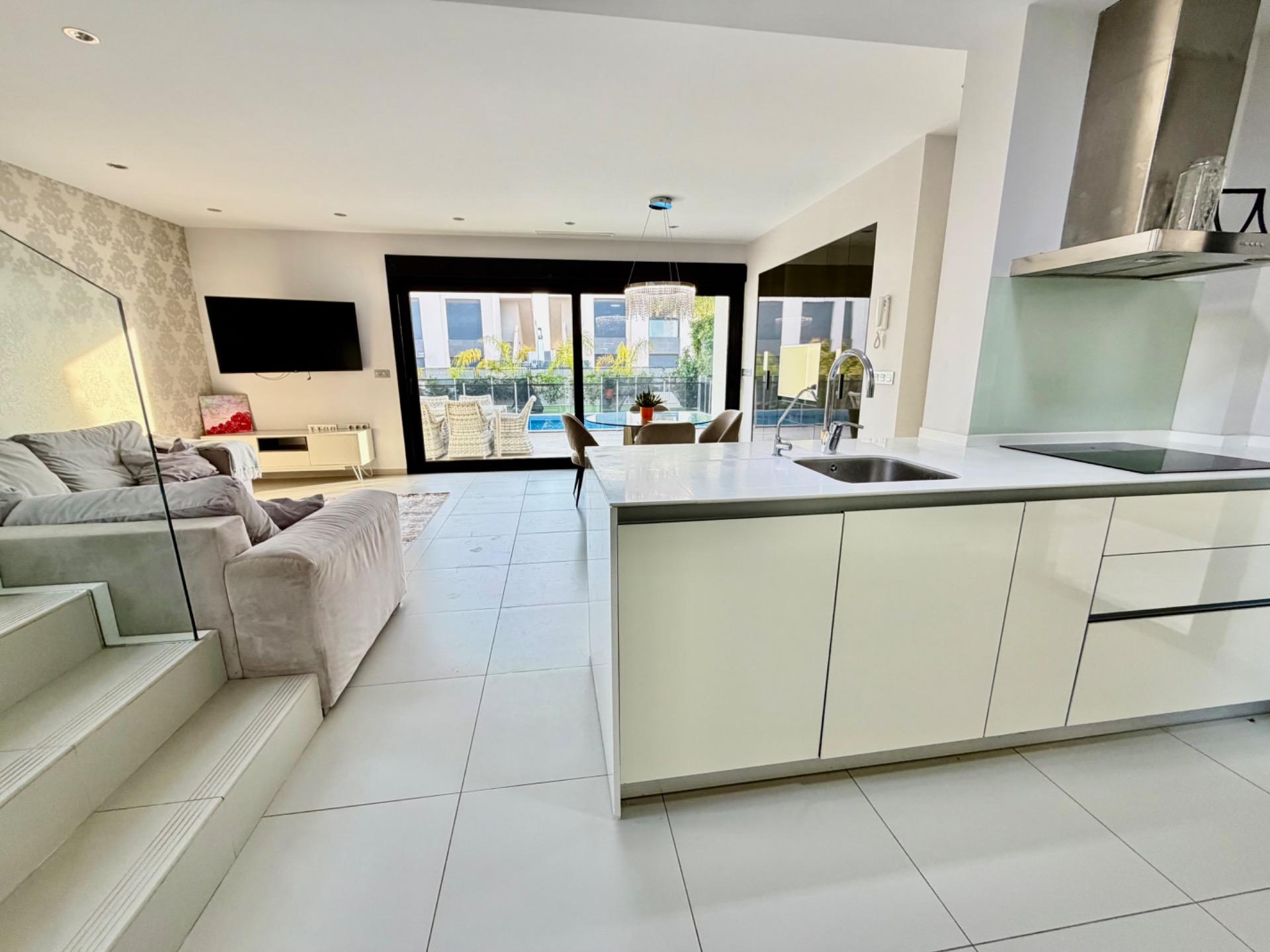 3-Bedroom Villa in Rojales - Image 10