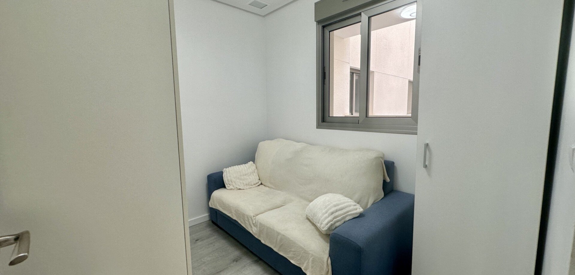 3-Bedroom Apartment in Orihuela Costa - Image 11