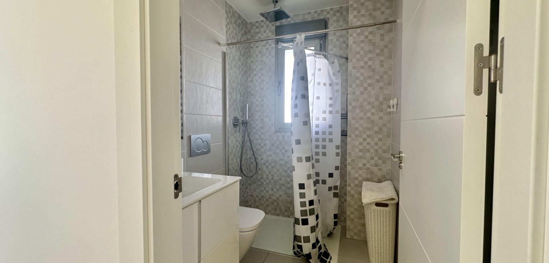 3-Bedroom Apartment in Orihuela Costa - Image 25