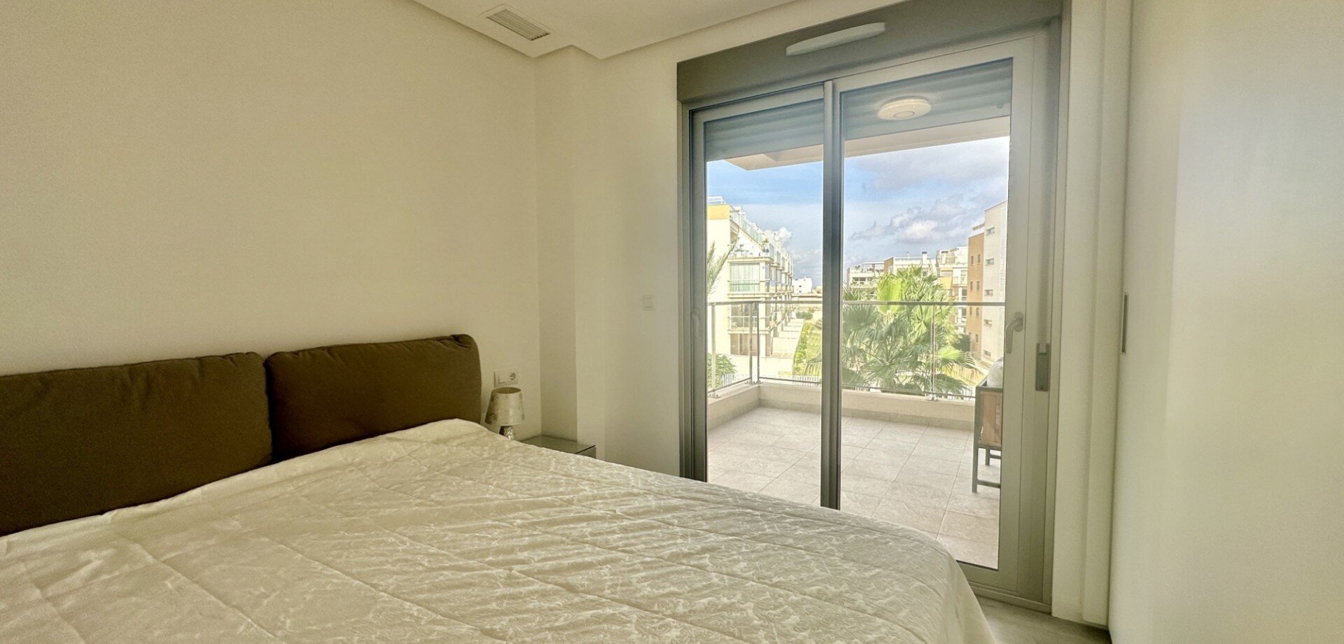 3-Bedroom Apartment in Orihuela Costa - Image 4