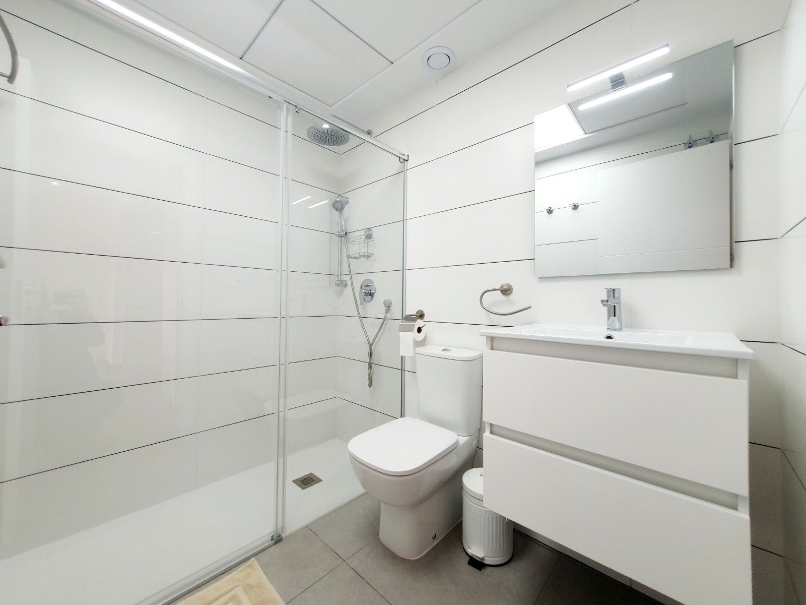 2-Bedroom Apartment in Las Filipinas, Orihuela Costa - Image 11