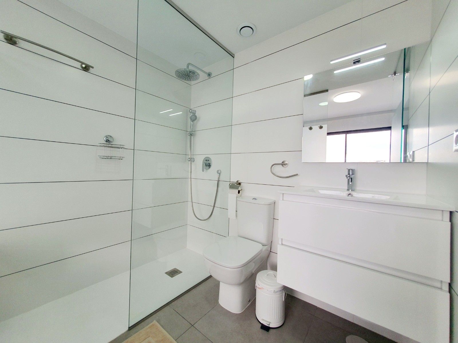 2-Bedroom Apartment in Las Filipinas, Orihuela Costa - Image 8