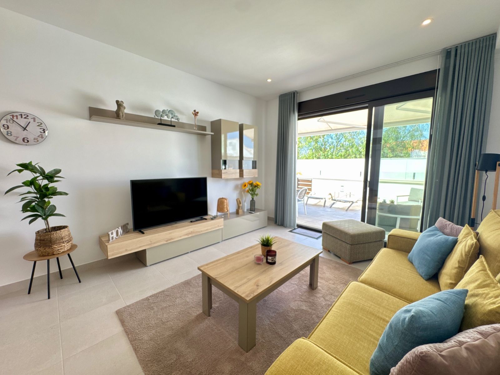 2-Bedroom Apartment in Pilar de la Horadada - Image 8