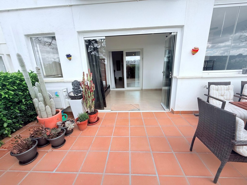 2-Bedroom Apartment in Sucina, Sucina - Image 10