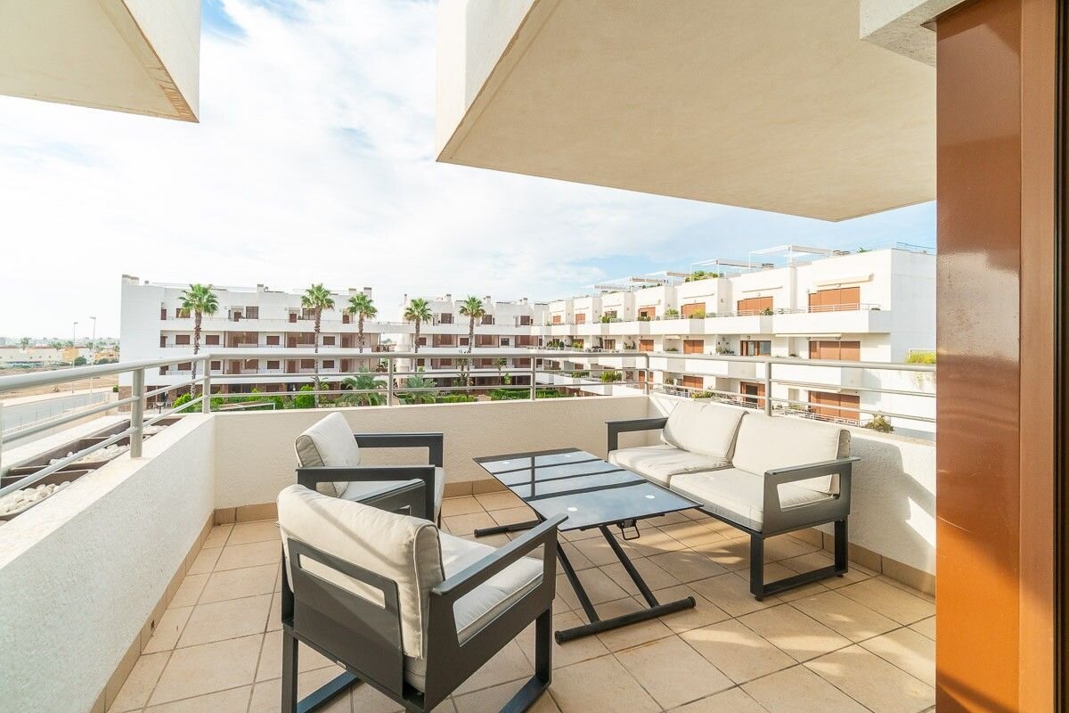 2-Bedroom Apartment in Lomas de Cabo Roig, Orihuela Costa - Image 14