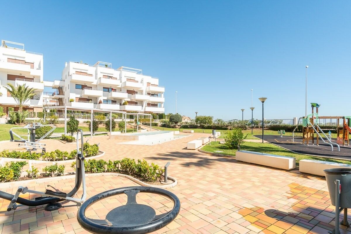 2-Bedroom Apartment in Lomas de Cabo Roig, Orihuela Costa - Image 25