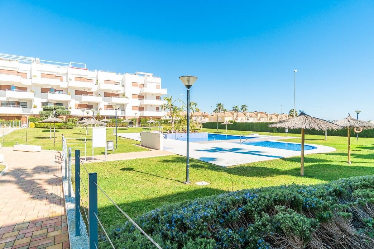 2-Bedroom Apartment in Lomas de Cabo Roig, Orihuela Costa - Image 28