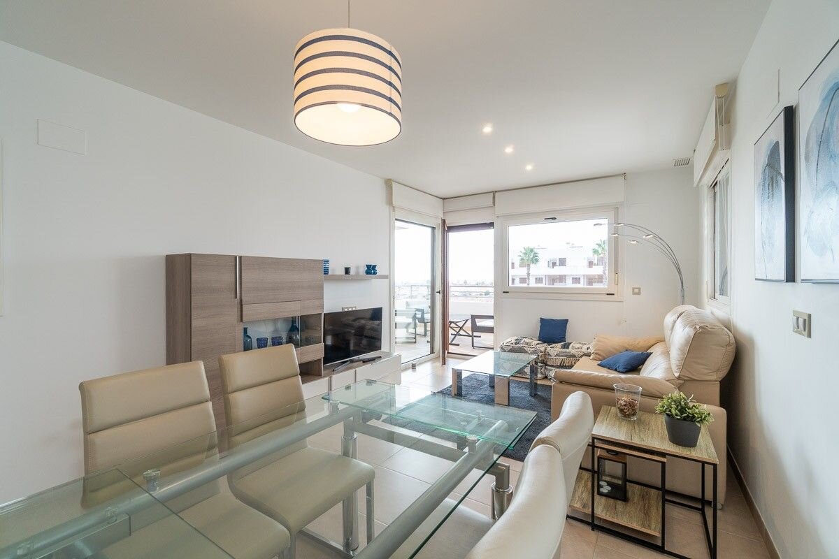 2-Bedroom Apartment in Lomas de Cabo Roig, Orihuela Costa - Image 9