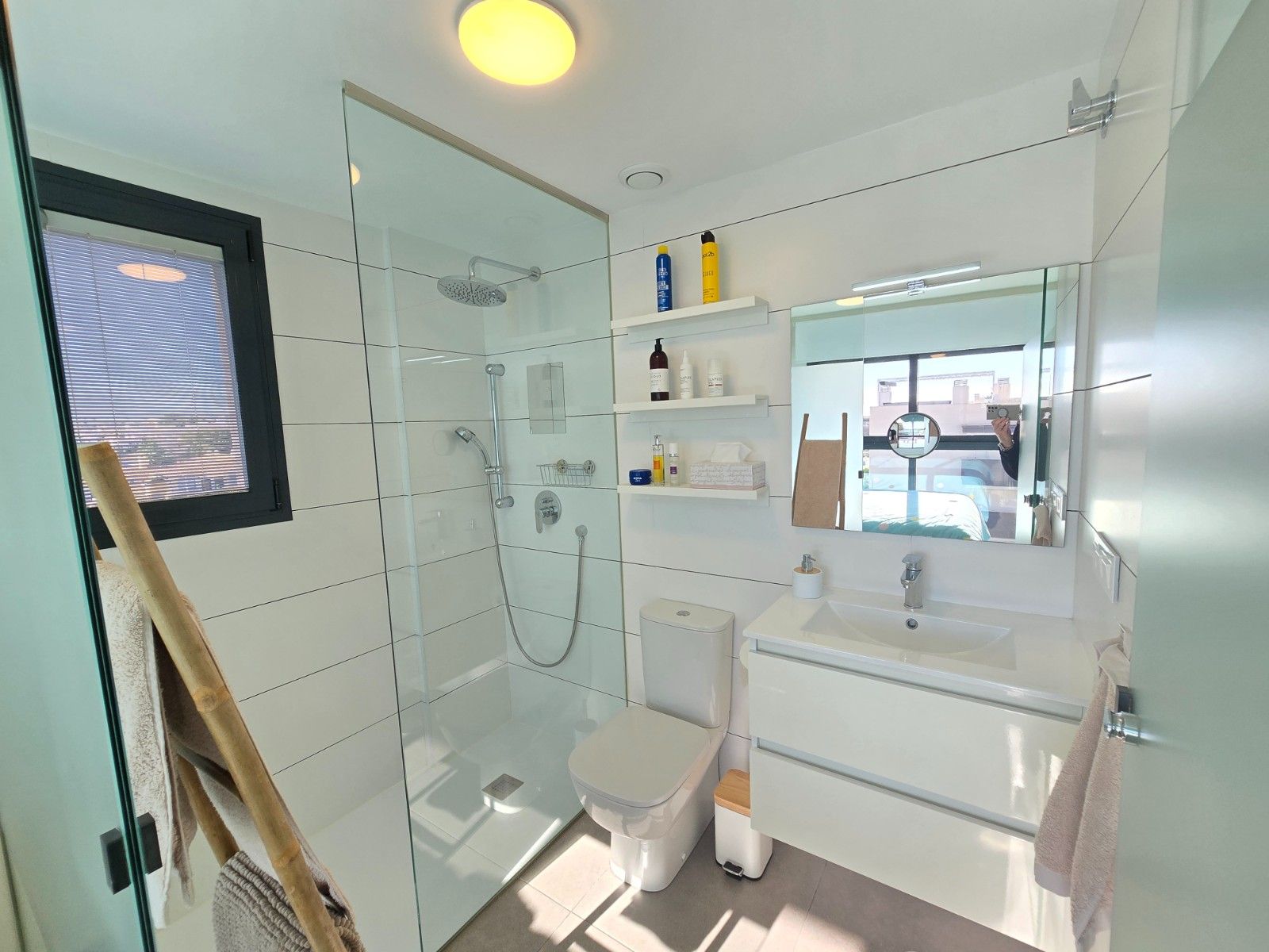 2-Bedroom Apartment in Las Filipinas, Orihuela Costa - Image 11