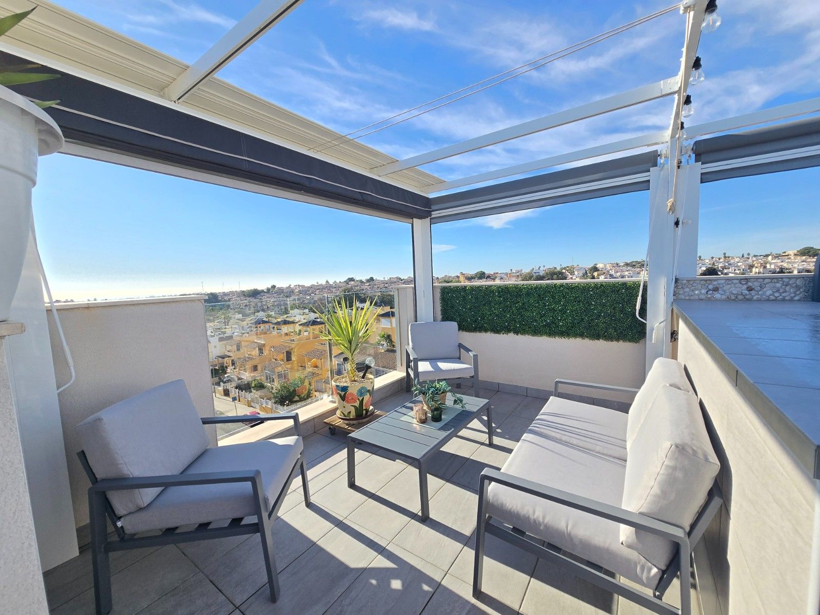 2-Bedroom Apartment in Las Filipinas, Orihuela Costa - Image 18