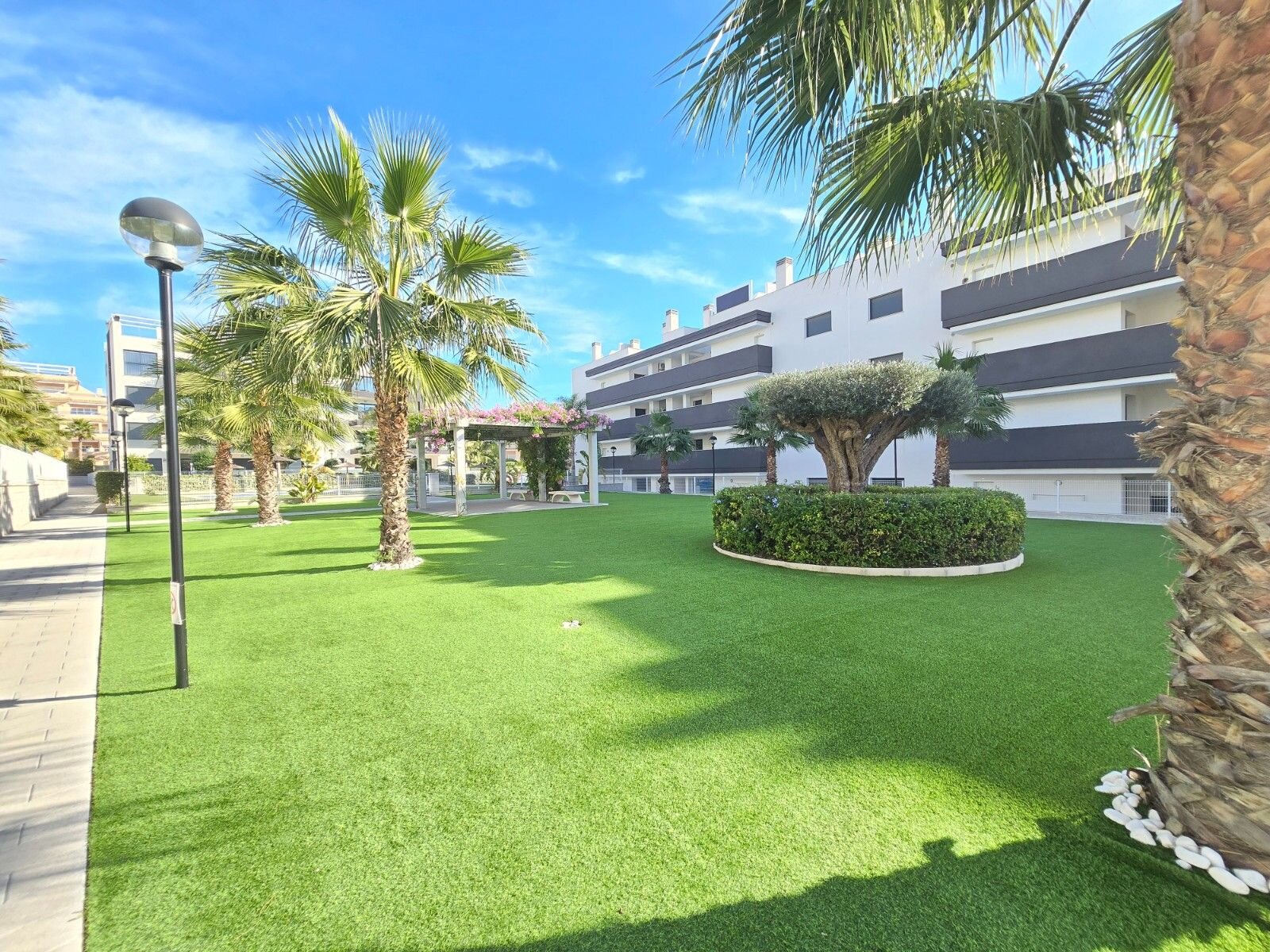 2-Bedroom Apartment in Las Filipinas, Orihuela Costa - Image 29