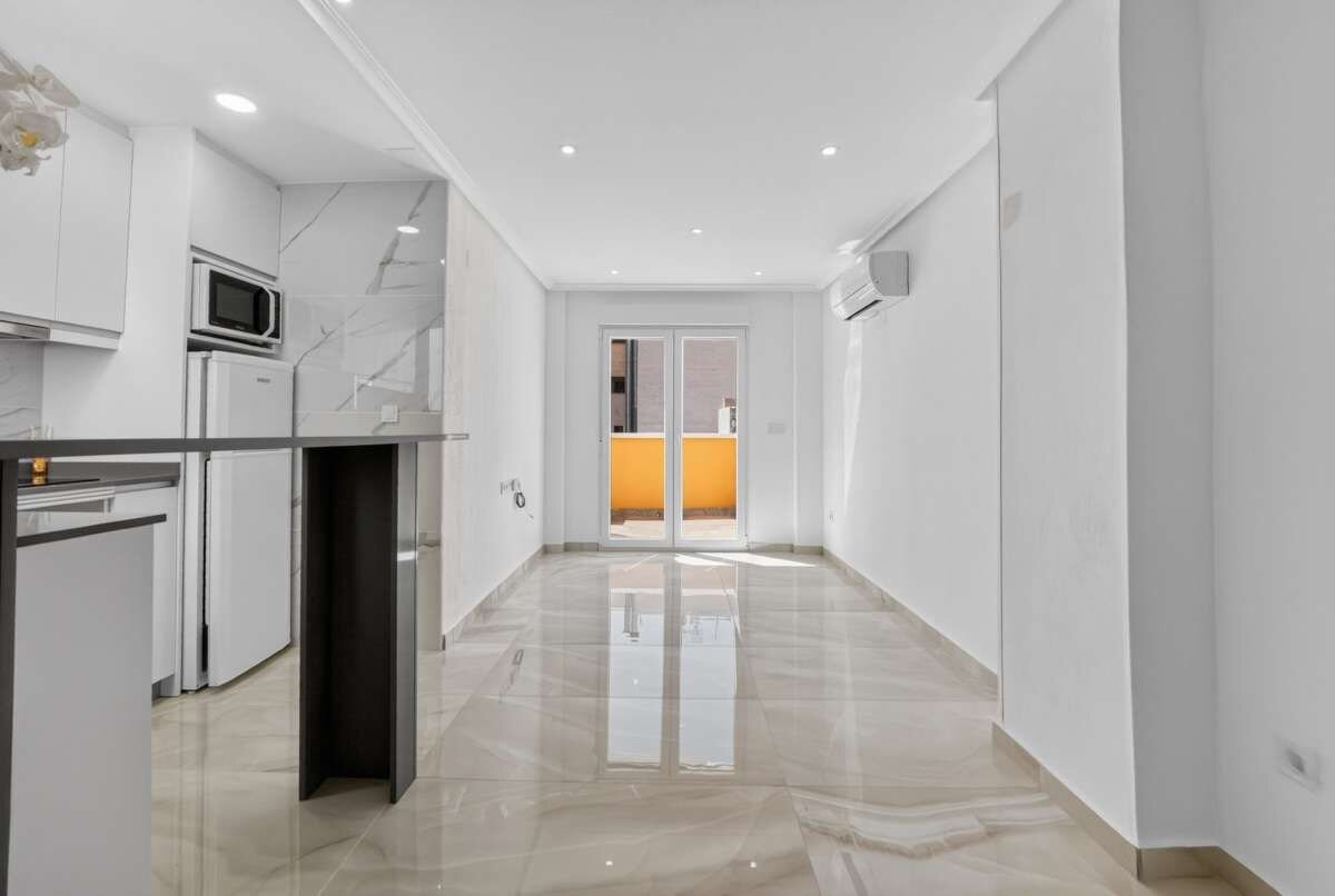 2-Bedroom Apartment in Centro, Torrevieja - Image 1