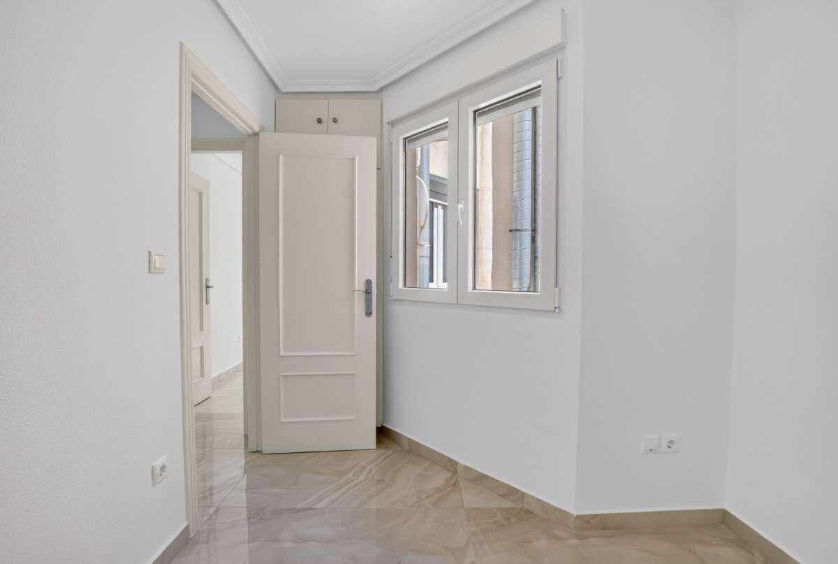 2-Bedroom Apartment in Centro, Torrevieja - Image 12
