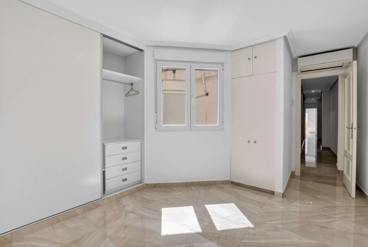 2-Bedroom Apartment in Centro, Torrevieja - Image 13