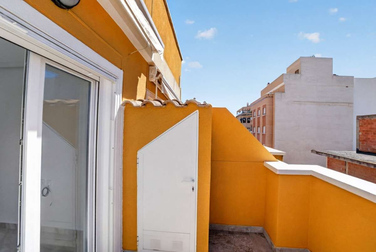 2-Bedroom Apartment in Centro, Torrevieja - Image 14