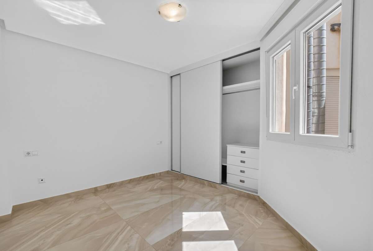 2-Bedroom Apartment in Centro, Torrevieja - Image 3