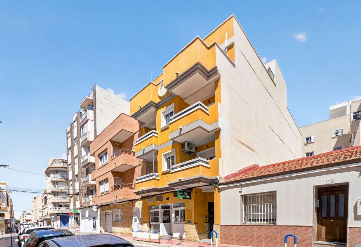 2-Bedroom Apartment in Centro, Torrevieja - Image 5