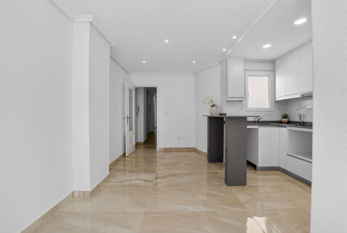 2-Bedroom Apartment in Centro, Torrevieja - Image 7
