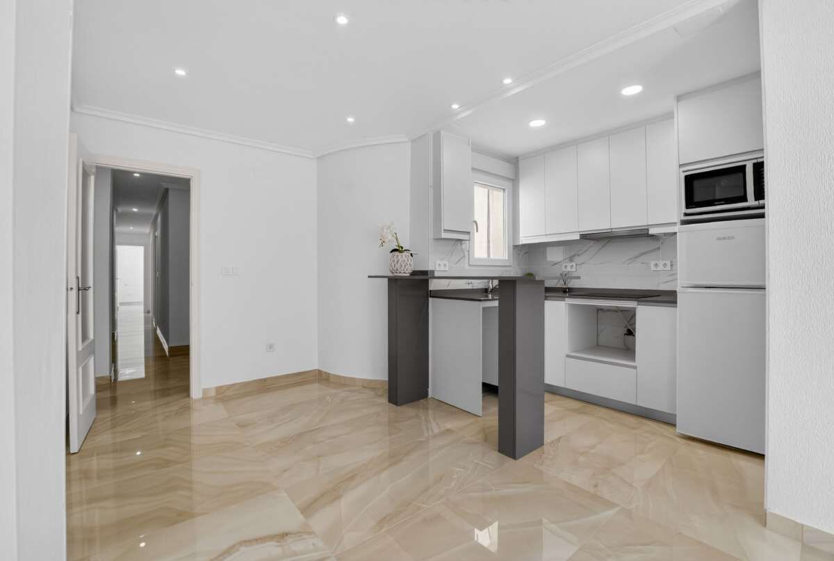 2-Bedroom Apartment in Centro, Torrevieja - Image 8