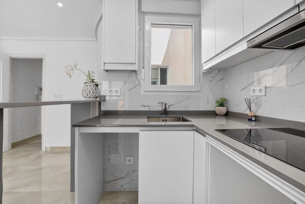 2-Bedroom Apartment in Centro, Torrevieja - Image 9