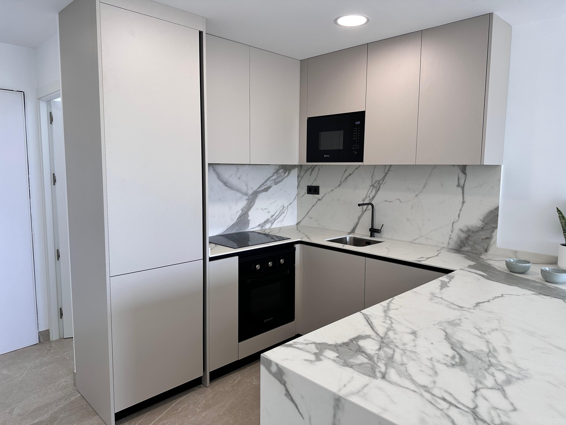 2-Bedroom Apartment in Los Alcázares - Image 14