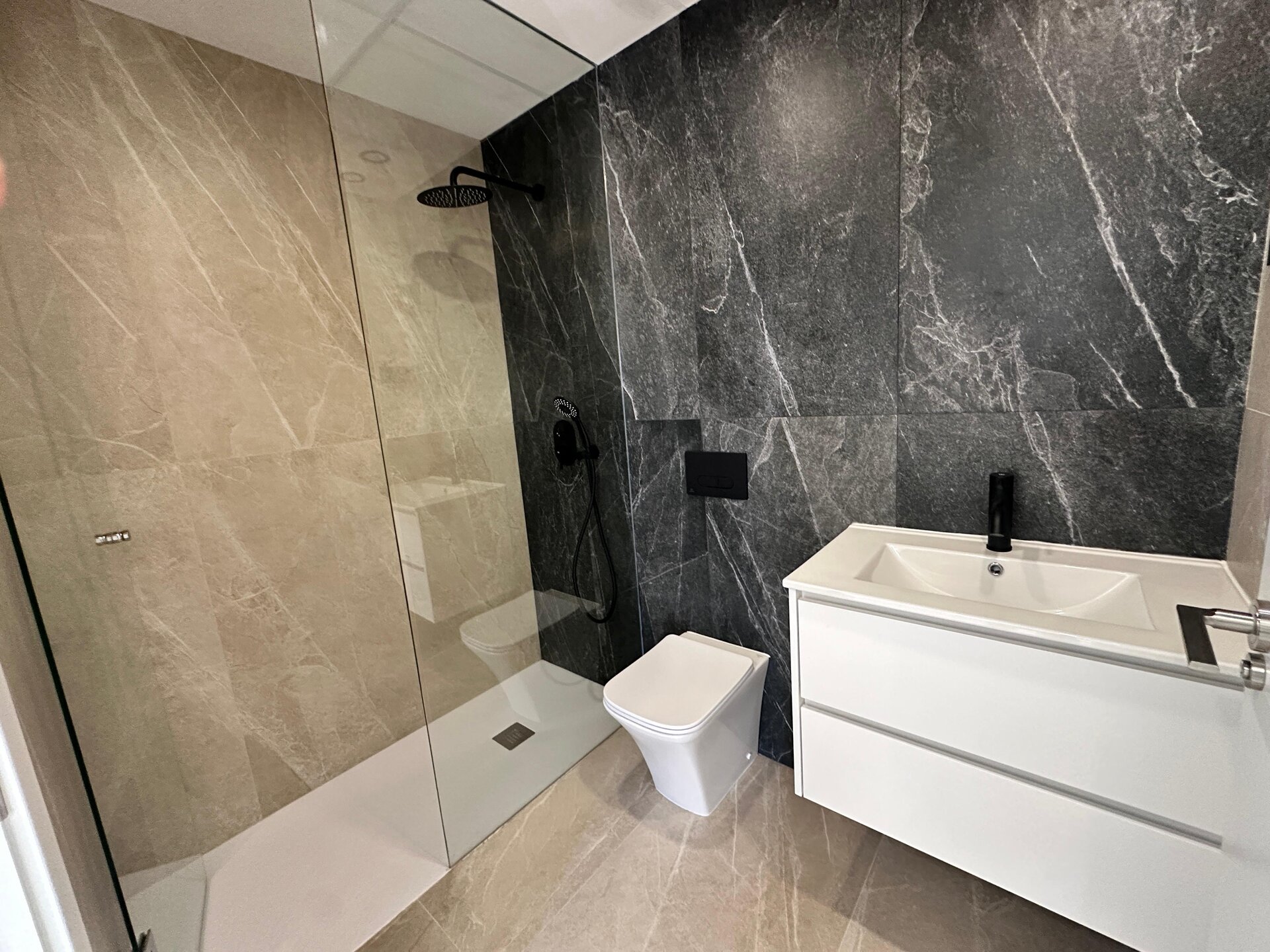2-Bedroom Apartment in Los Alcázares - Image 19