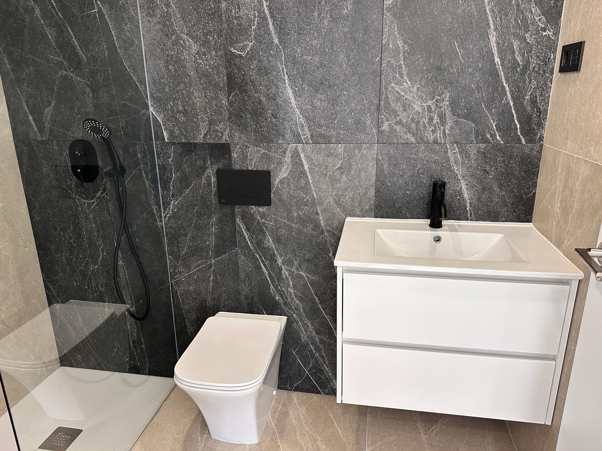 2-Bedroom Apartment in Los Alcázares - Image 20