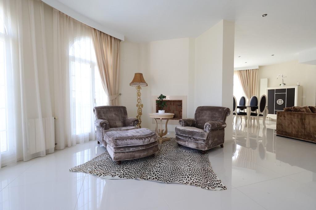 5-Bedroom Villa in Rojales - Image 11