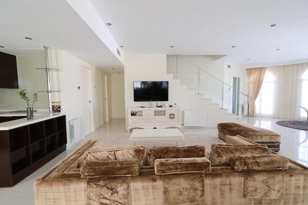 5-Bedroom Villa in Rojales - Image 16