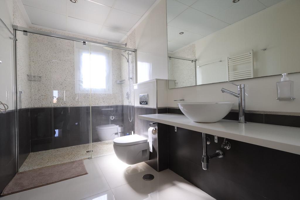 5-Bedroom Villa in Rojales - Image 18