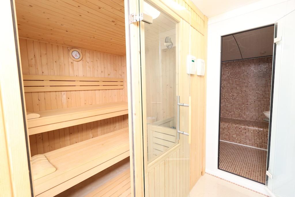 5-Bedroom Villa in Rojales - Image 27