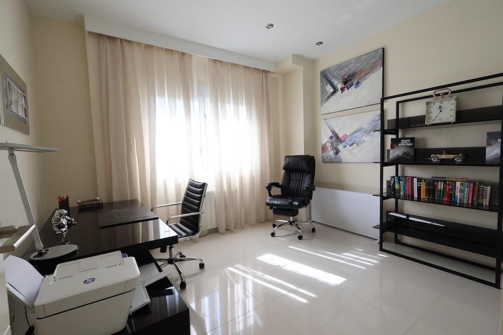 5-Bedroom Villa in Rojales - Image 29