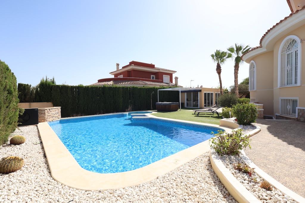 5-Bedroom Villa in Rojales - Image 3