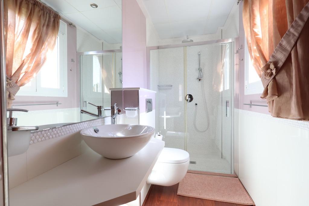 5-Bedroom Villa in Rojales - Image 32