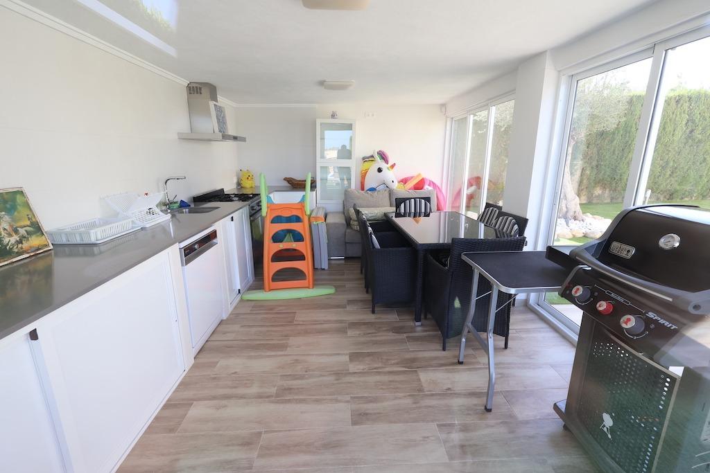 5-Bedroom Villa in Rojales - Image 7