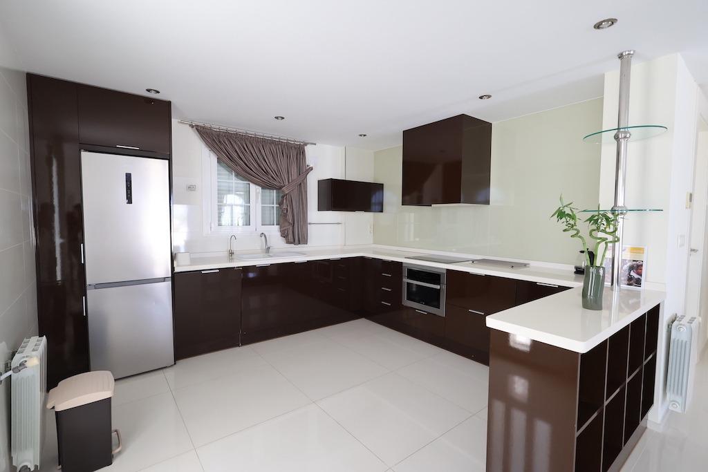 5-Bedroom Villa in Rojales - Image 9