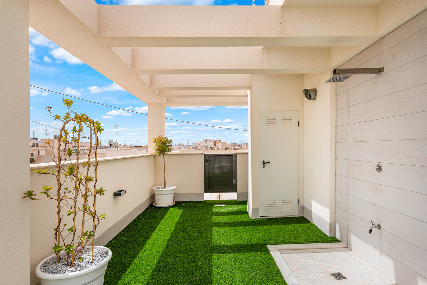 2-Bedroom Apartment in Torrevieja - Image 23
