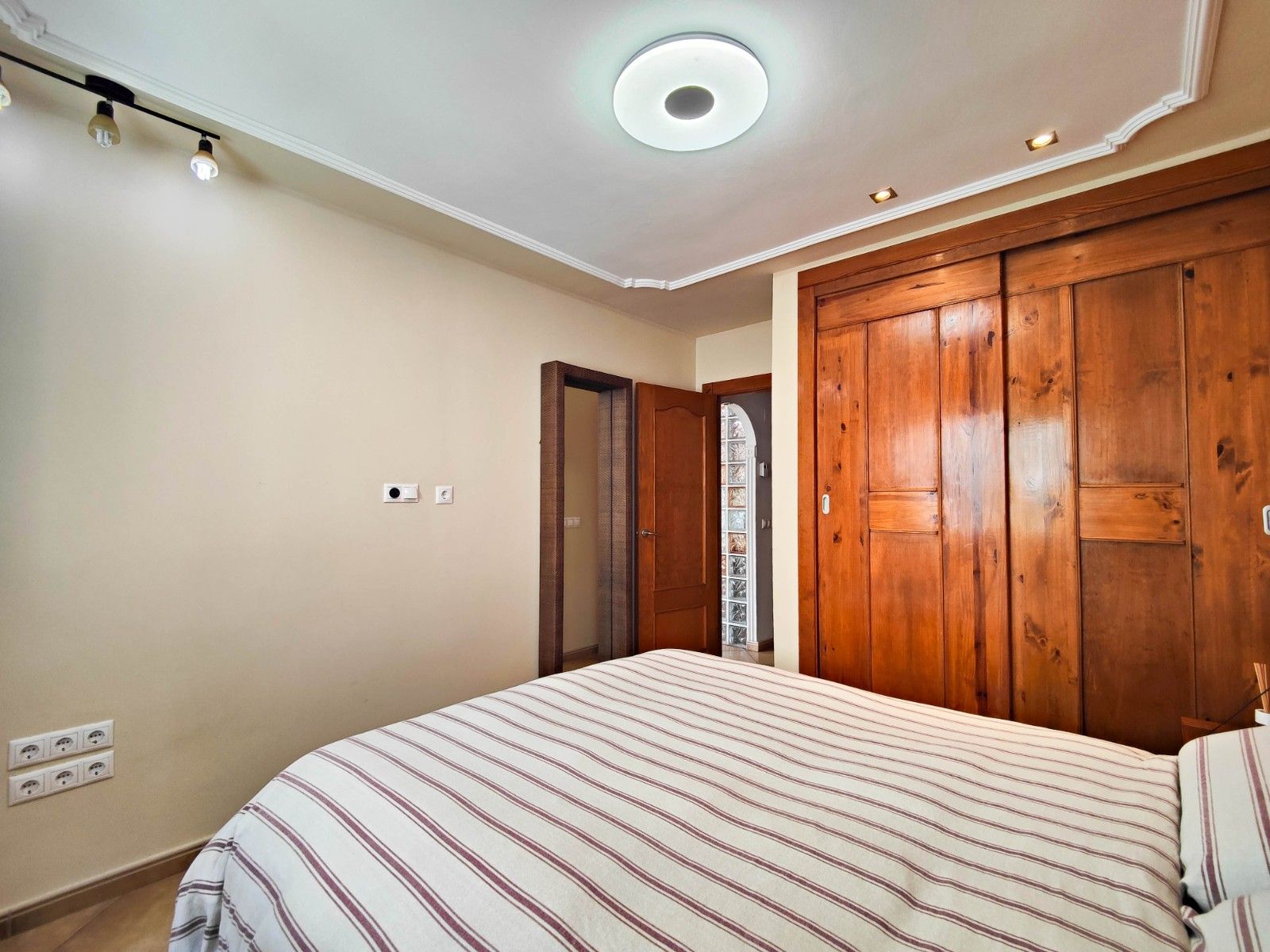 2-Bedroom Apartment in Torre la Mata, Torrevieja - Image 25