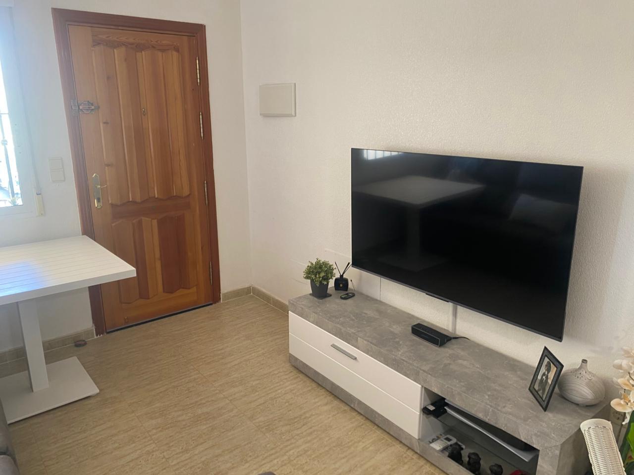 2-Bedroom Apartment in Comunidad Valenciana, Algorfa - Image 10